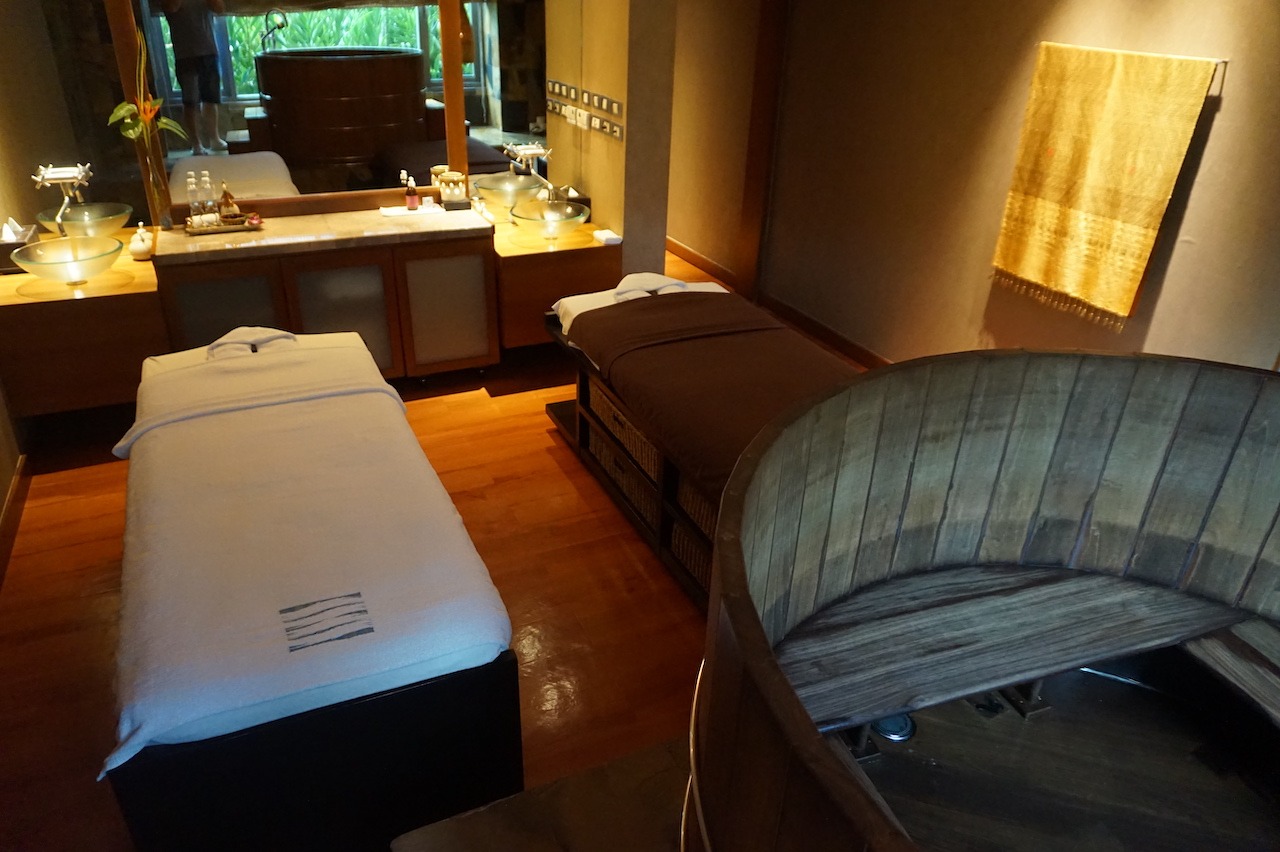 Massage room with chocolate bath
