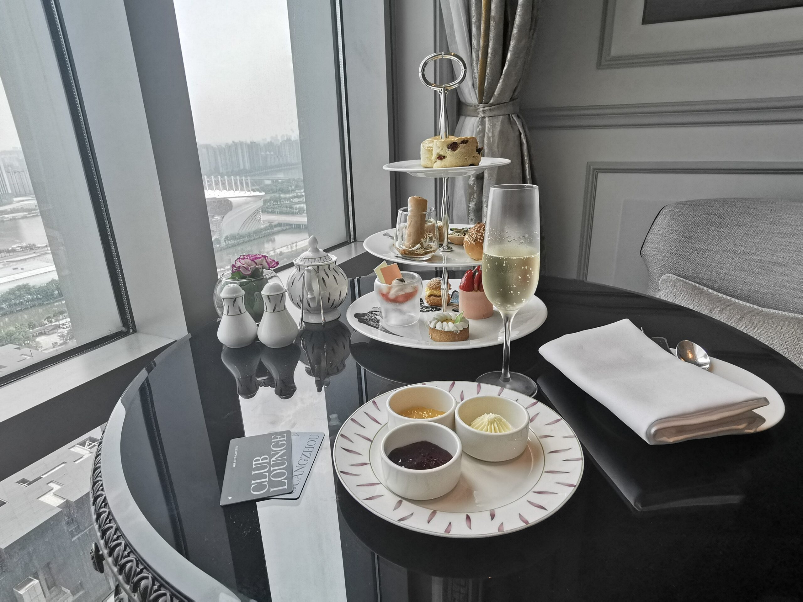 Ritz Carlton Guangzhou Lounge