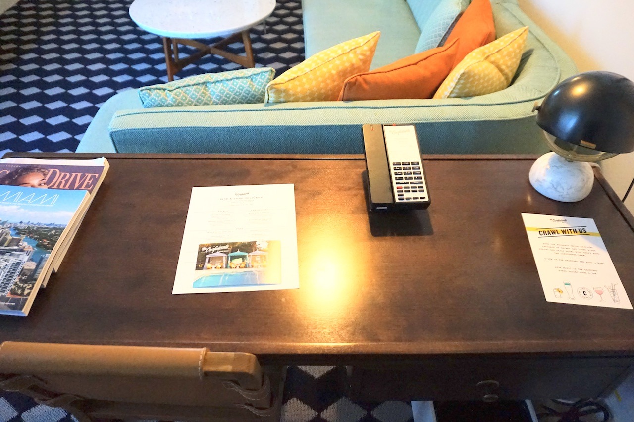 Hotel Confidante Desk