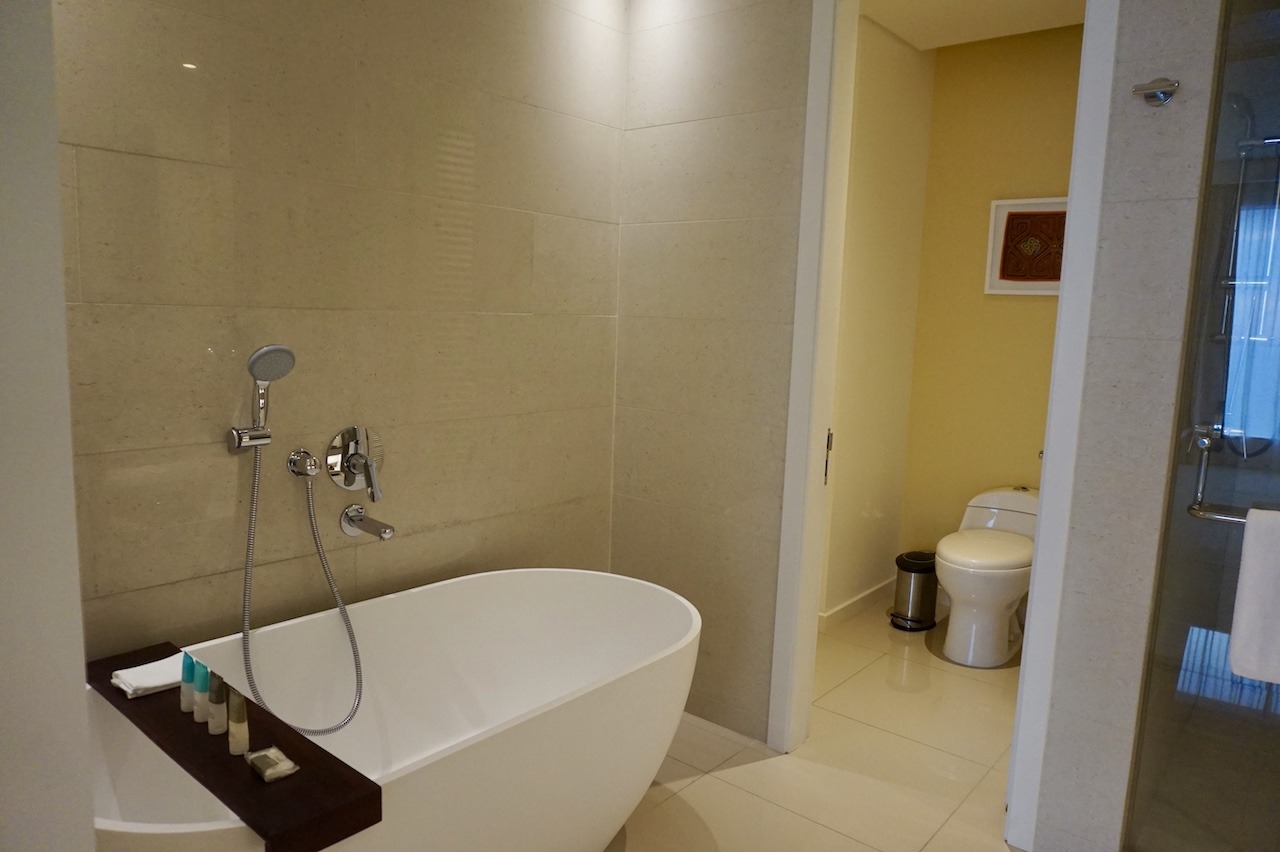 Hyatt Regency Cartagena master bathroom