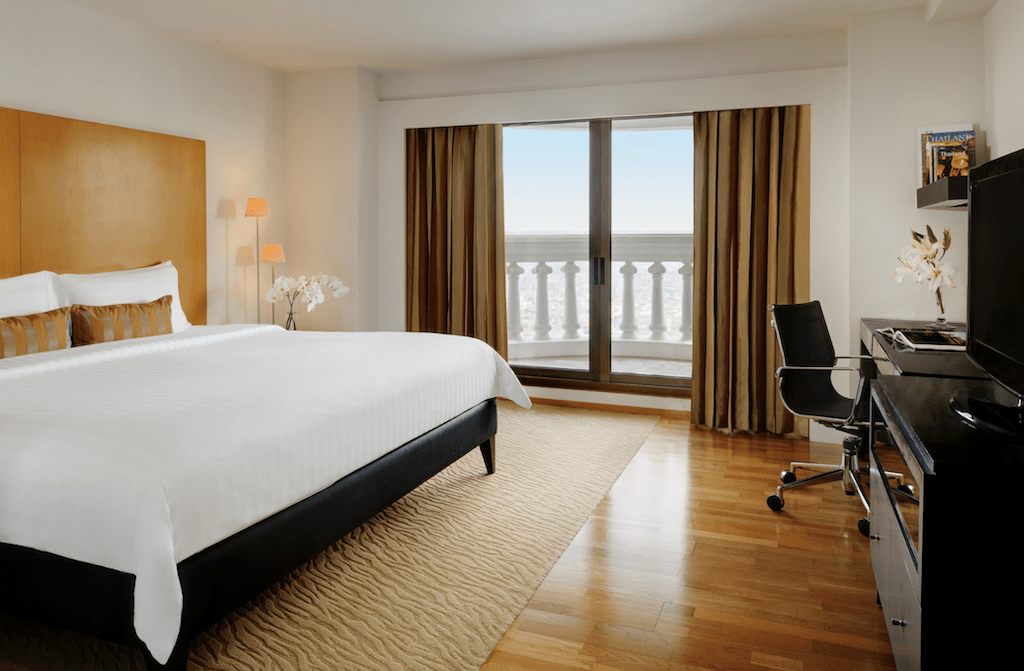 Lebua-at-State-Tower-guest-room