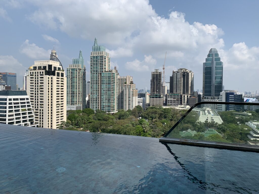 Park-Hyatt-Bangkok-infinity-pool