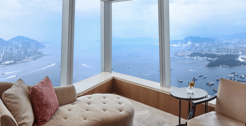 Ritz-Carlton-Hong-Kong-corner-suite