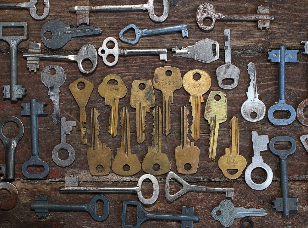 picture of old and new keys