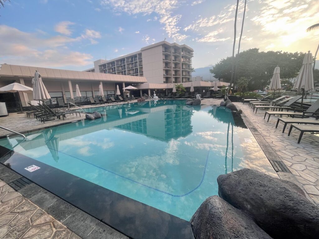 Review & Video: Courtyard King Kamehameha’s Kona Beach Hotel