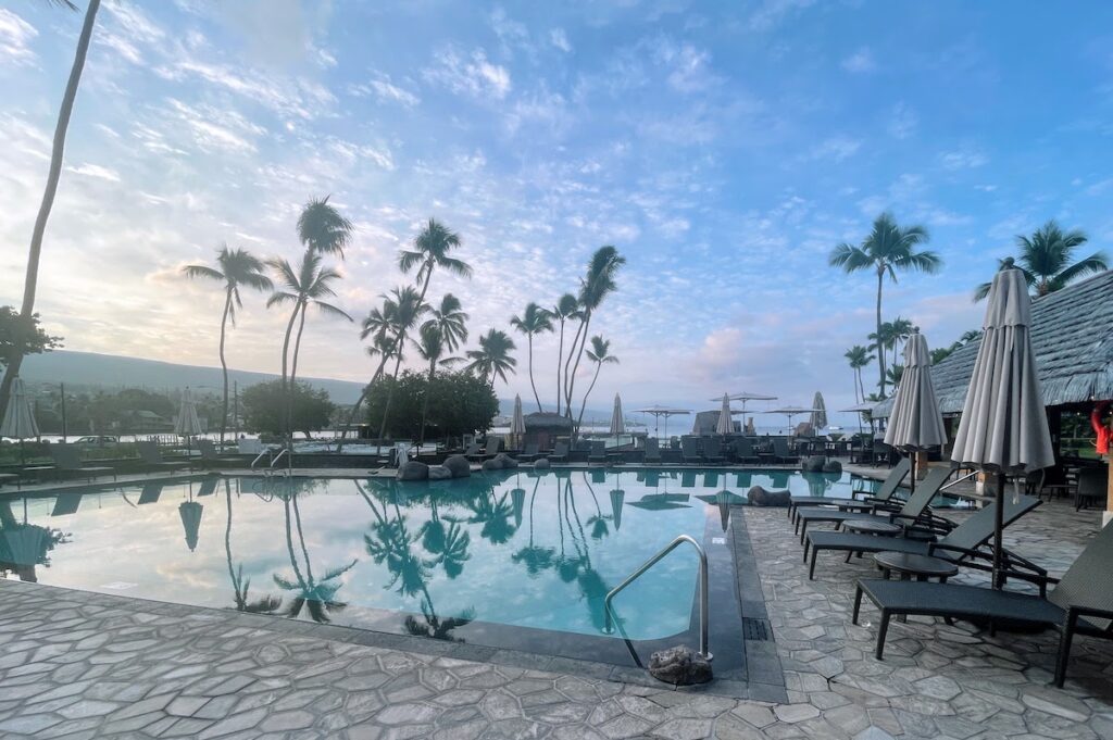 Review & Video: Courtyard King Kamehameha’s Kona Beach Hotel