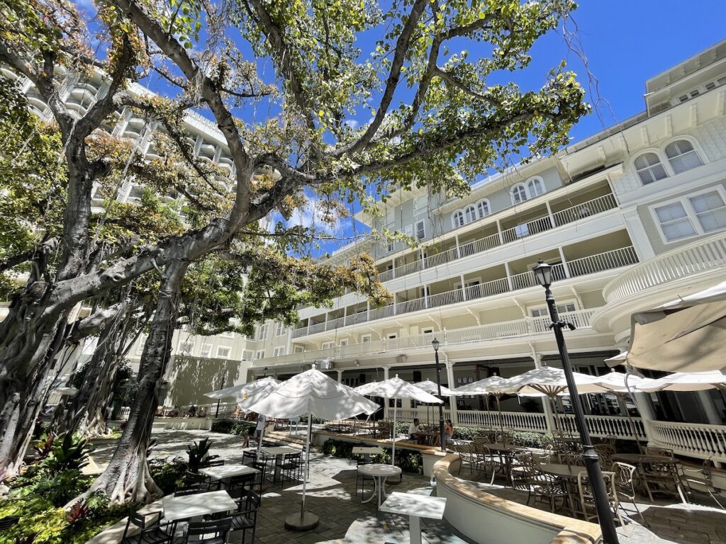 Review & Video: Moana Surfrider, Waikiki Beach Beauty