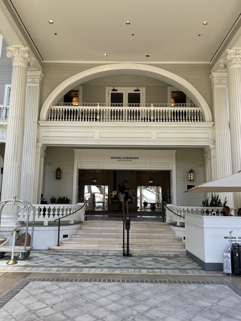 Review & Video: Moana Surfrider, Waikiki Beach Beauty