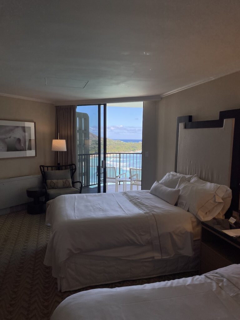 Review & Video: Moana Surfrider, Waikiki Beach Beauty