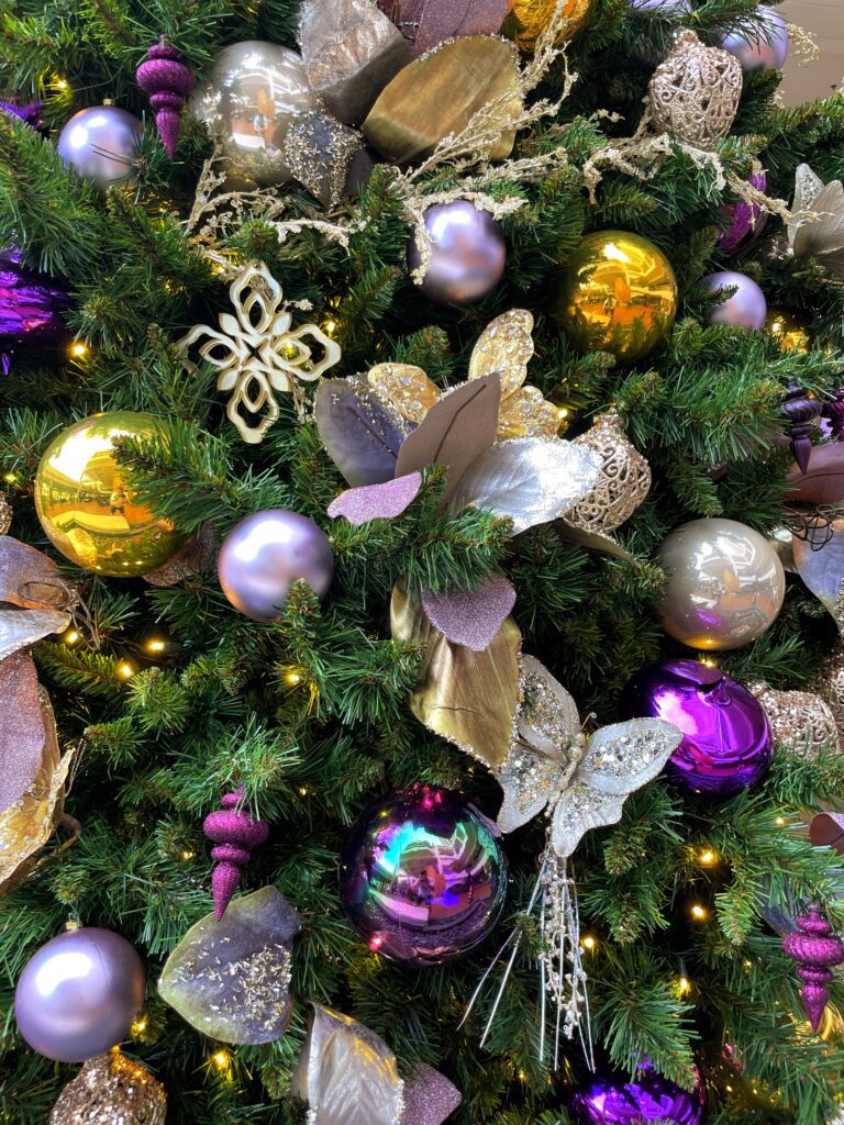 17 Gorgeous Waikiki Hotel Christmas Trees