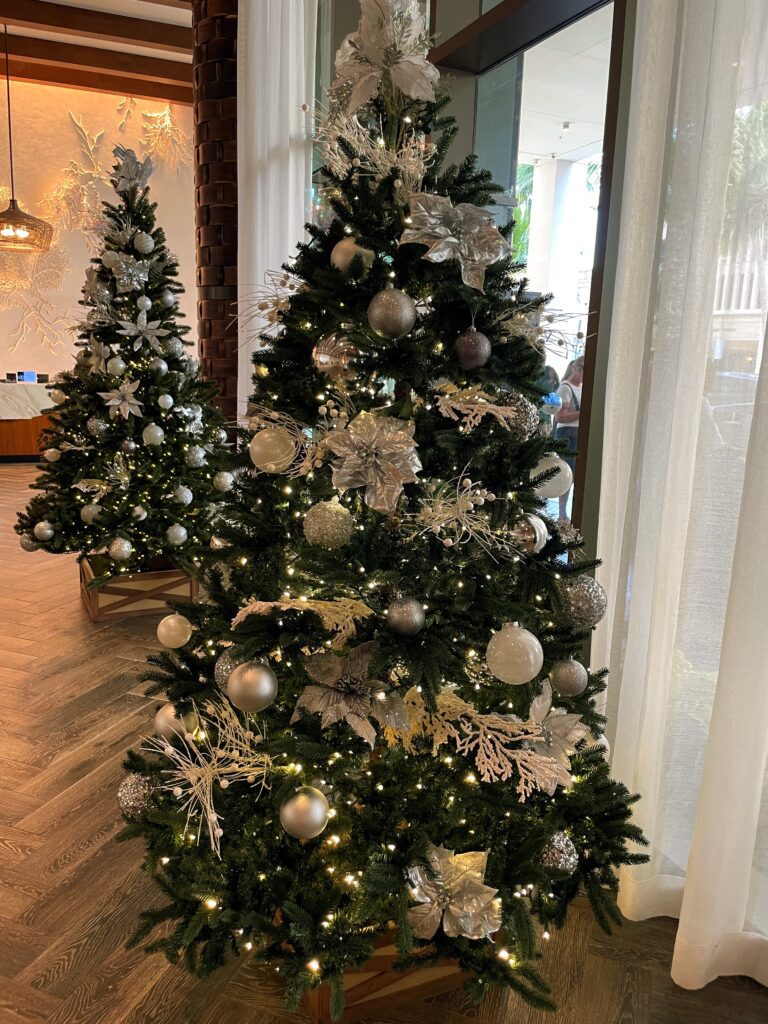 17 Gorgeous Waikiki Hotel Christmas Trees