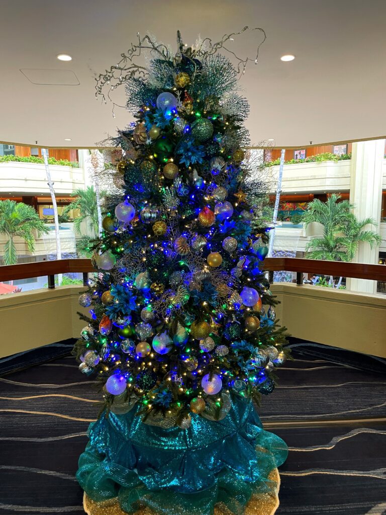 17 Gorgeous Waikiki Hotel Christmas Trees