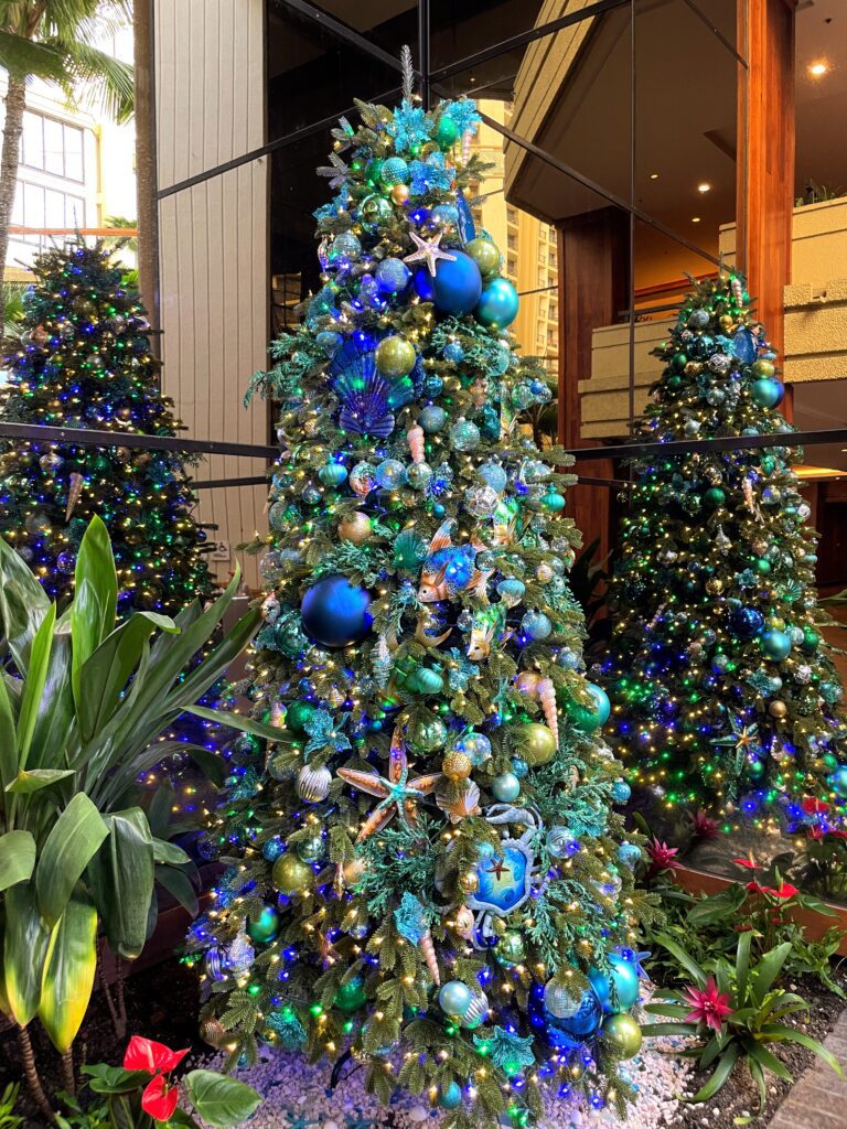 17 Gorgeous Waikiki Hotel Christmas Trees