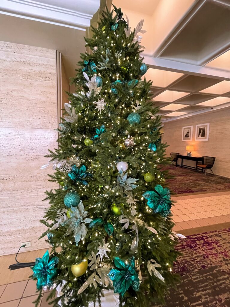 17 Gorgeous Waikiki Hotel Christmas Trees
