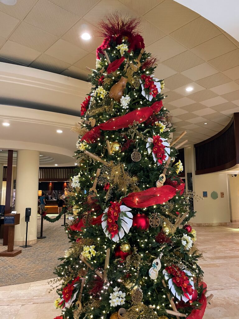 17 Gorgeous Waikiki Hotel Christmas Trees