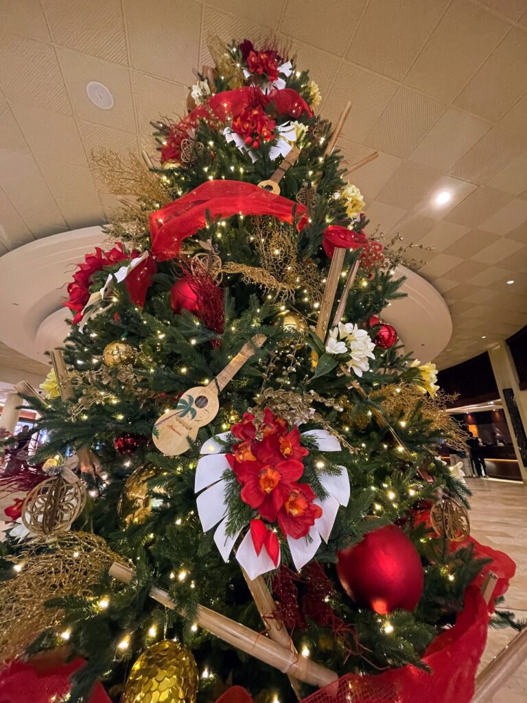 17 Gorgeous Waikiki Hotel Christmas Trees