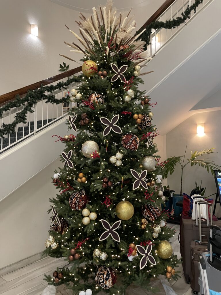 17 Gorgeous Waikiki Hotel Christmas Trees