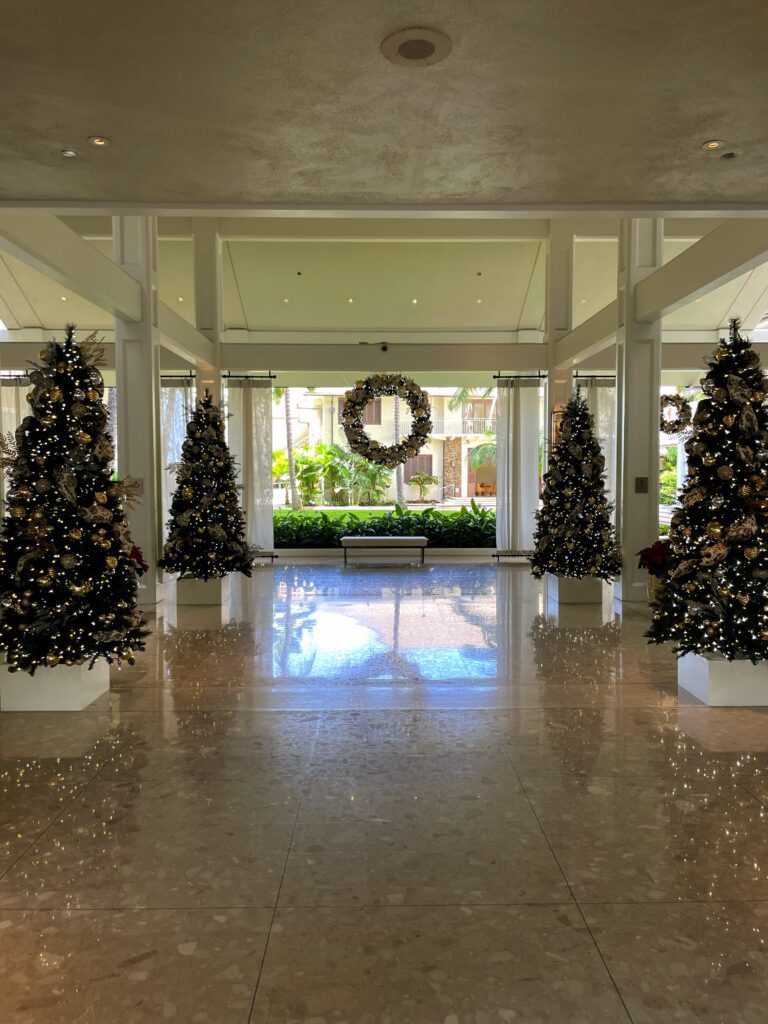 17 Gorgeous Waikiki Hotel Christmas Trees