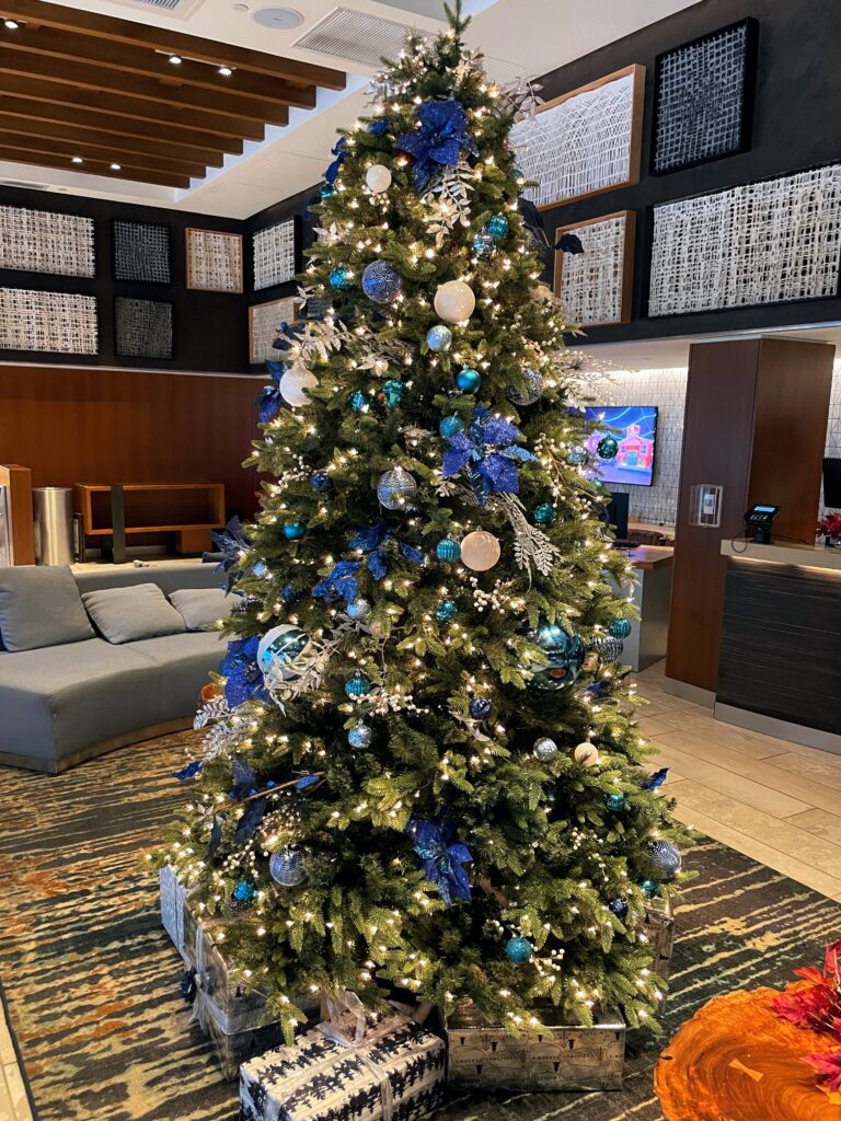 17 Gorgeous Waikiki Hotel Christmas Trees