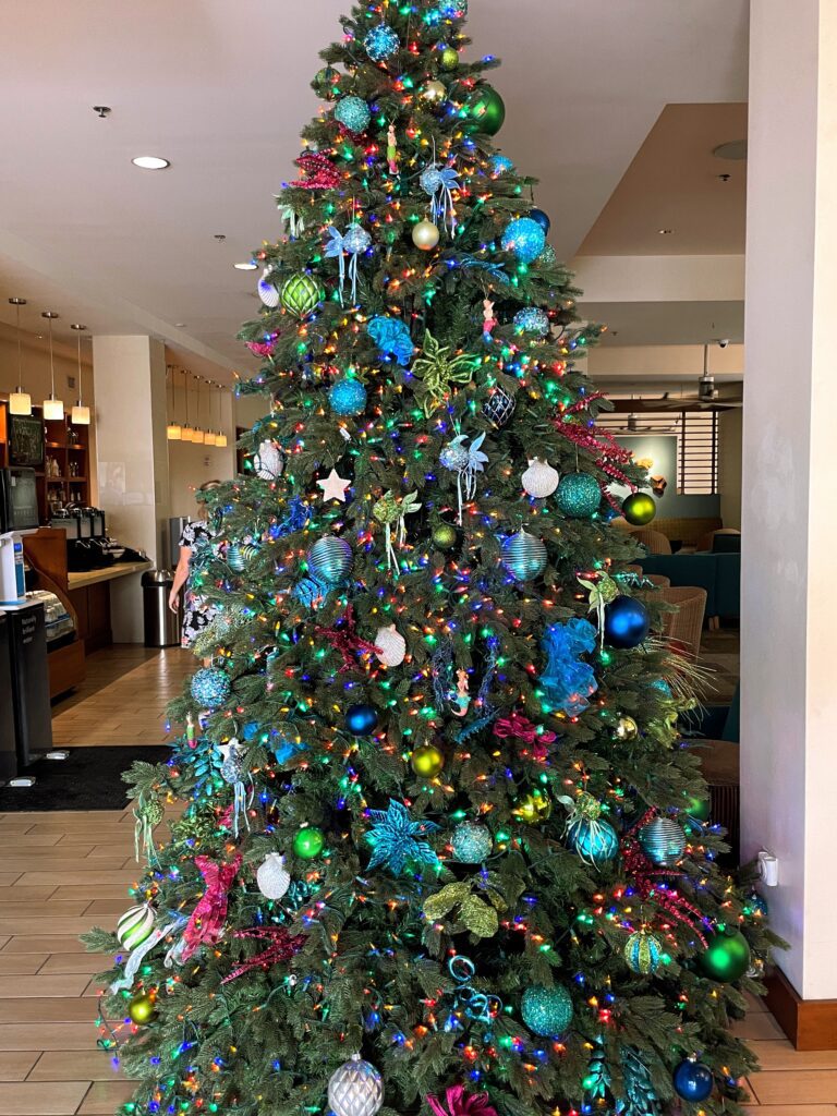 17 Gorgeous Waikiki Hotel Christmas Trees