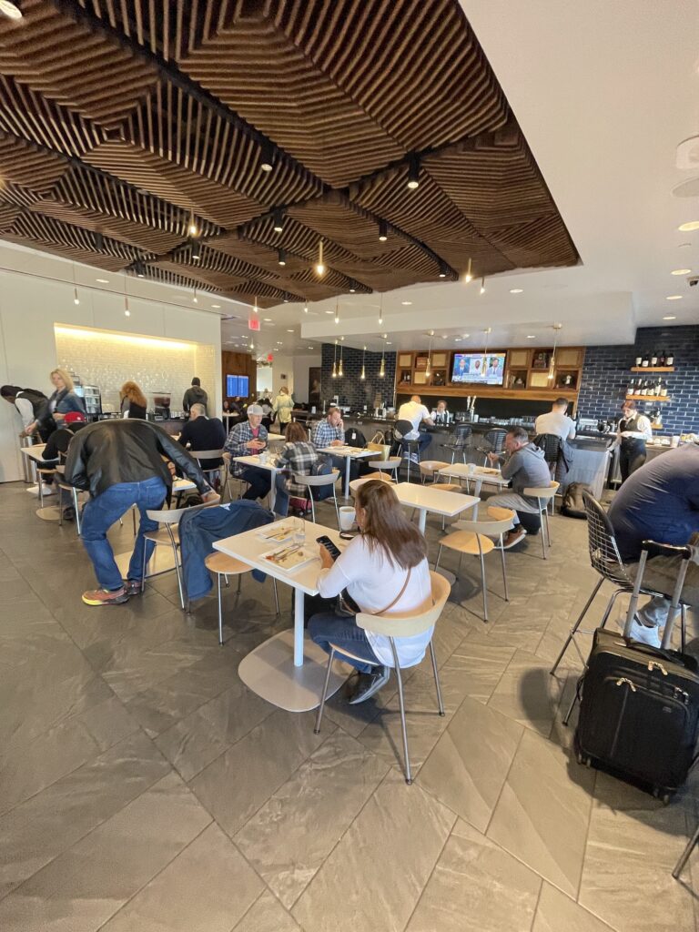 Review: American Express Centurion Lounge Phoenix – Small & Efficient