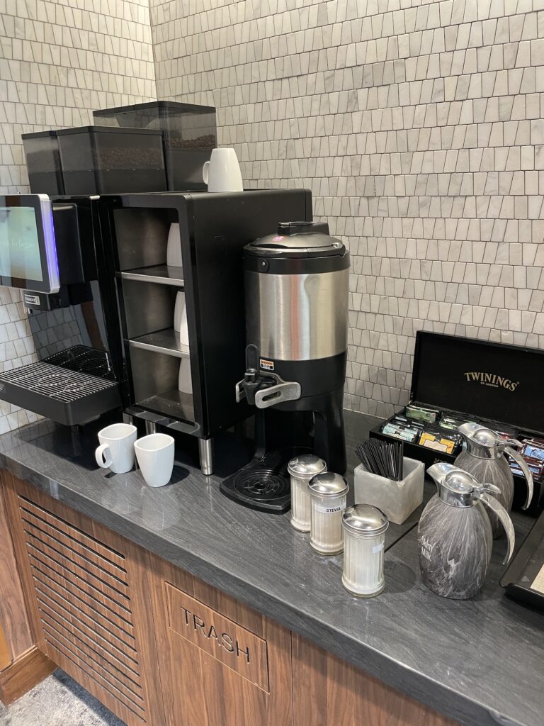 Review: American Express Centurion Lounge Phoenix – Small & Efficient