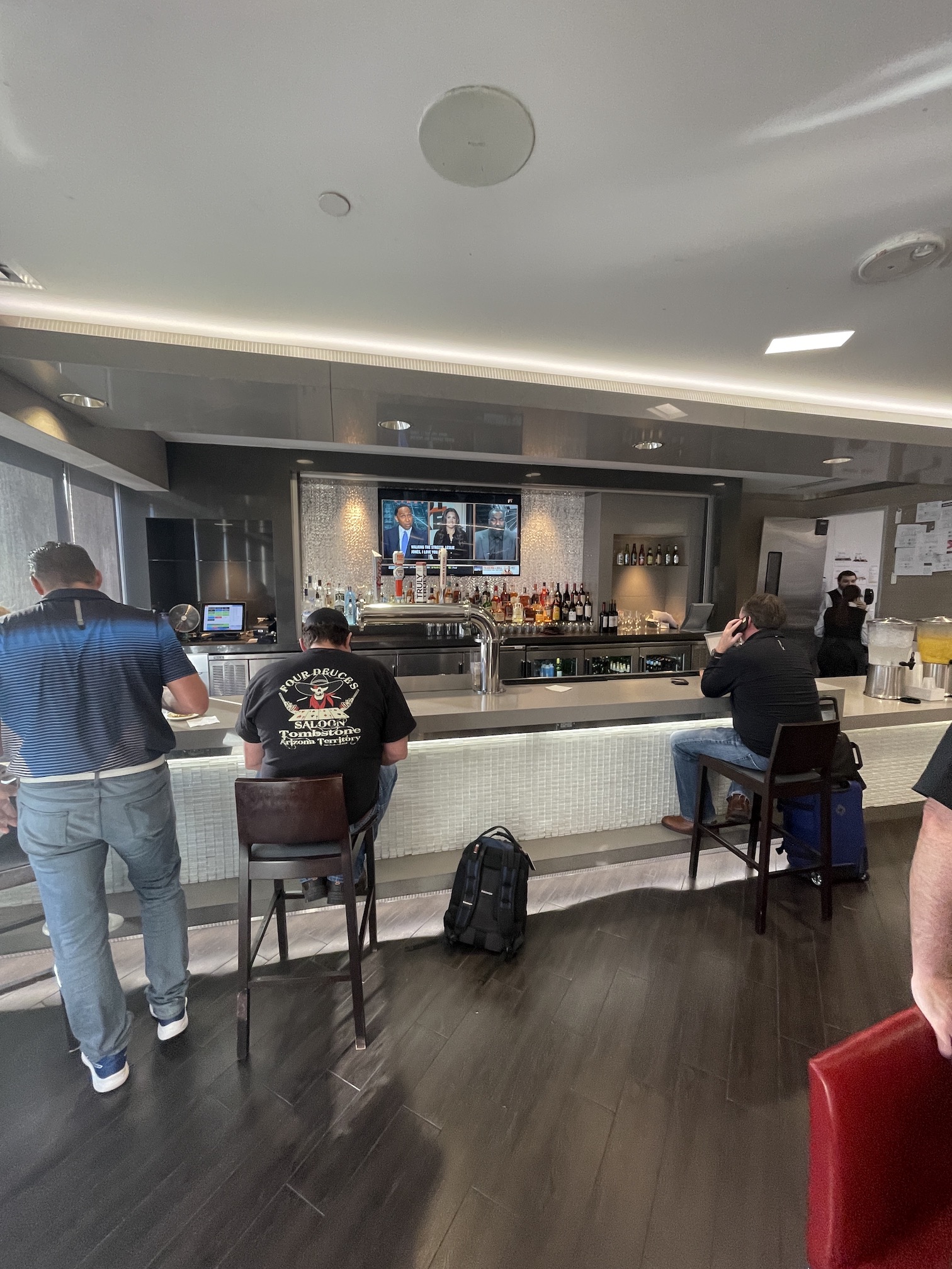 Review: Phoenix Admirals Club Gate A7