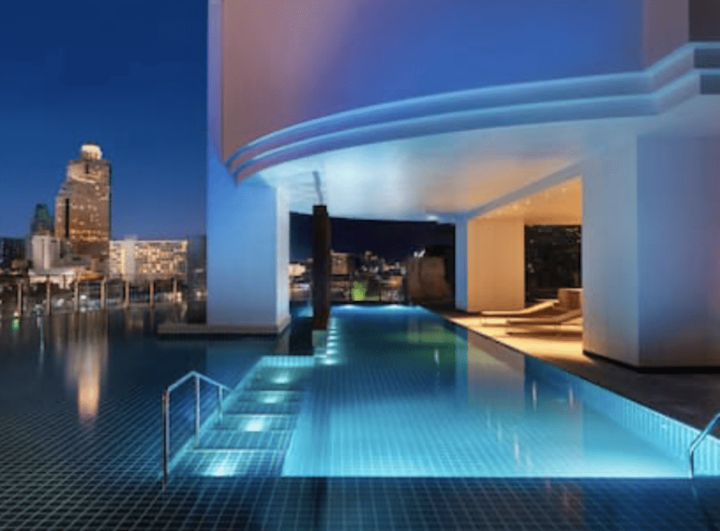 Millenium-Hilton-Bangkok-pool