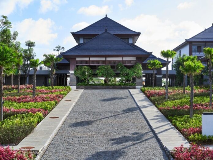 Main Entrance Renaissance Bali Nusa Dua Resort