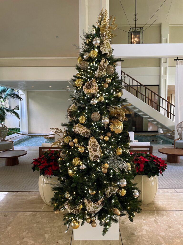 17 Gorgeous Waikiki Hotel Christmas Trees