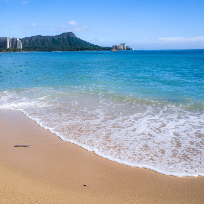 Incredibly Beautiful Waikiki Beach Walking Tour