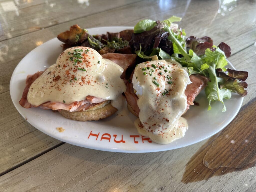 Relaxed Oceanside Hau Tree Brunch Review