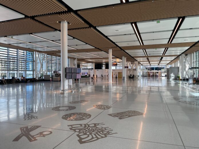 Hawaiian Airlines Terminal Newest Restaurant Getting Rave Reviews