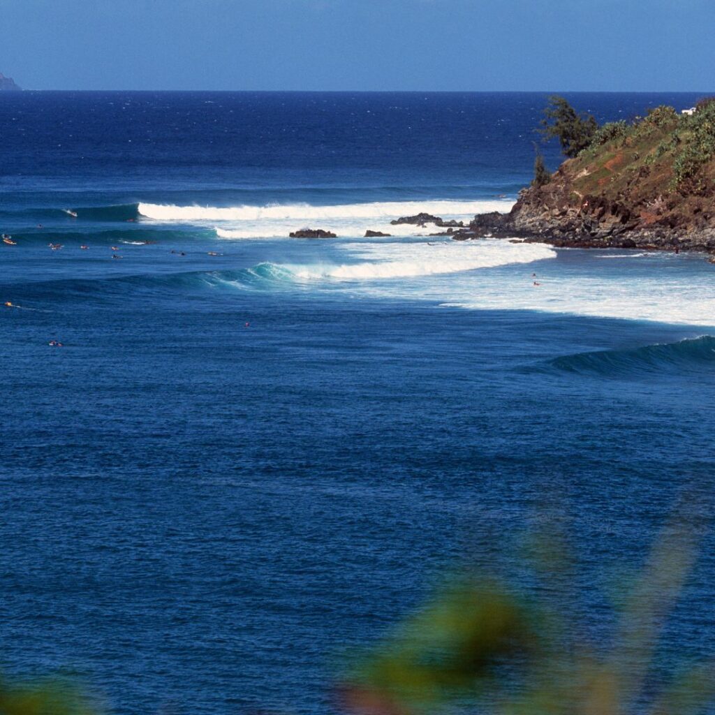 Beautiful view of Honolua Bay waves crashing near the rocks. This is one of the best places to go snorkeling on Maui.