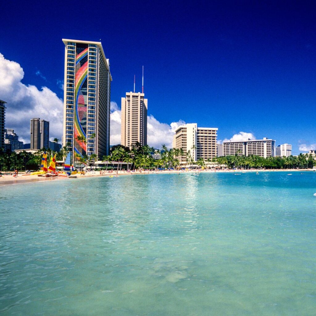 ocean view of the best beachfront hotels on oahu