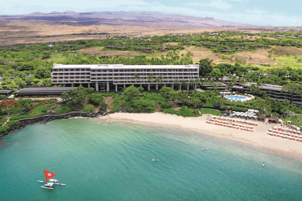 13 Best Luxury Hotels in Hawaii (2024)